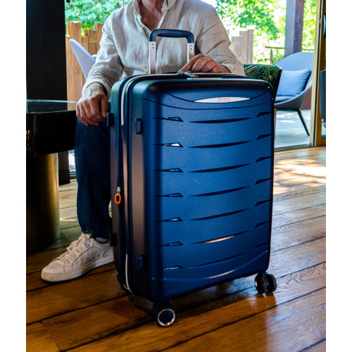 Medium Suitcase 4 Wheels...